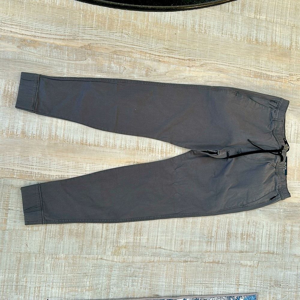 NWT Hollister Advanced Stretch Men’s Small Skinny Jogger pants.